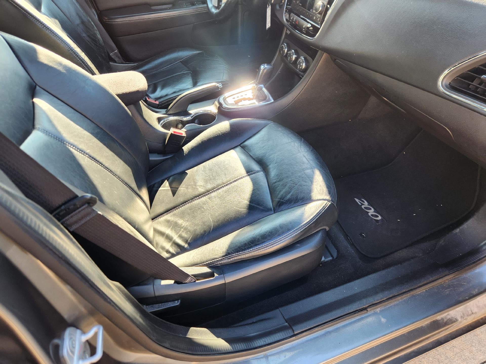 2013 Chrysler 200 Limited