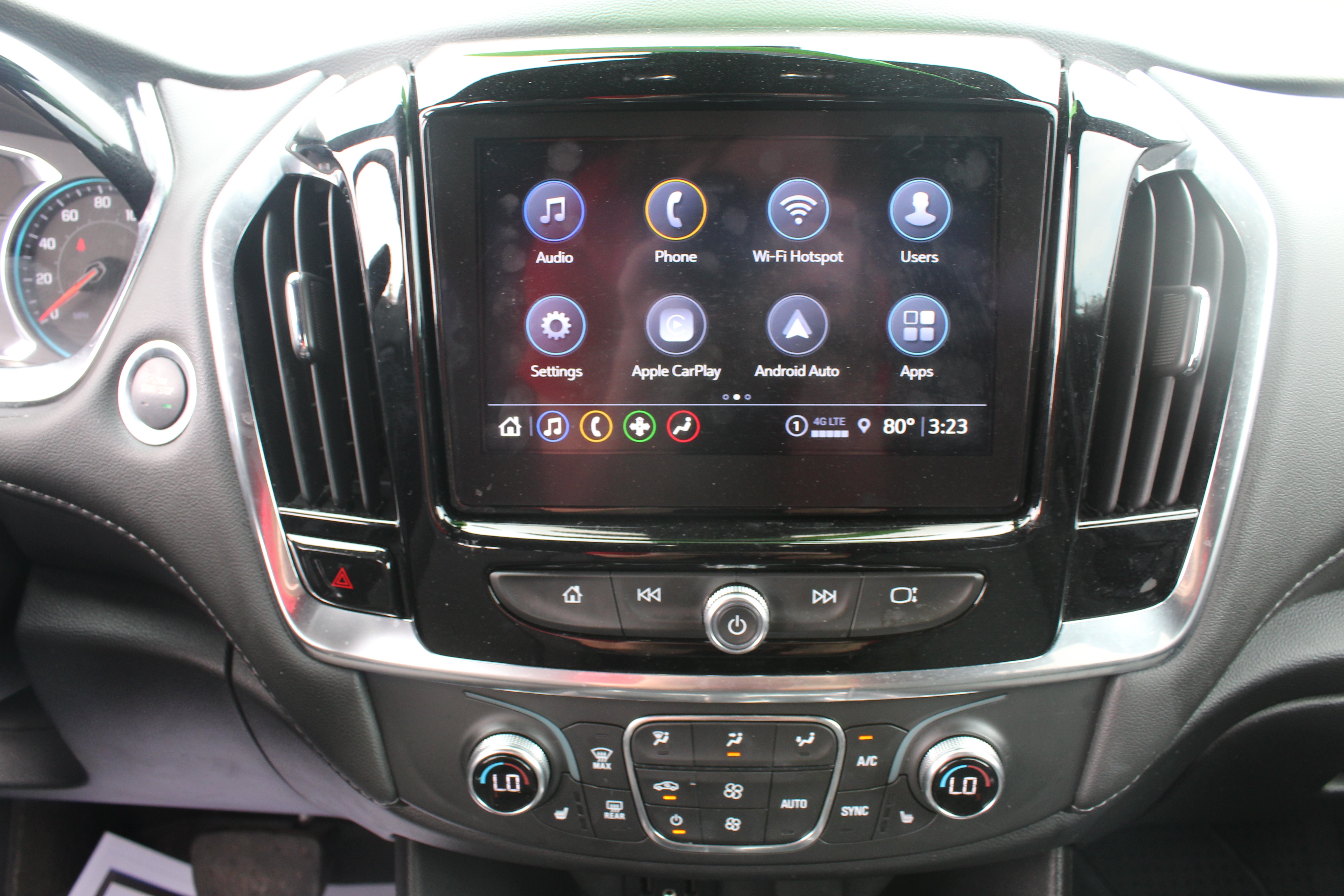 2023 Chevrolet Traverse LT Cloth